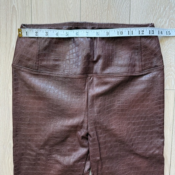 7 For All Mankind Croc Faux Leather Leggings in Brown Size Small - Picture 4 of 10